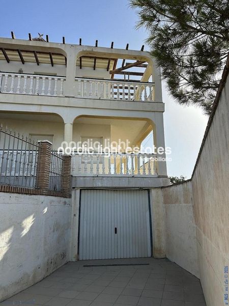 Foto d0df9910-e5cb-4f3e-b72f-ea698ca30ed0. Casa amb aparcament piscina a Trayamar Algarrobo