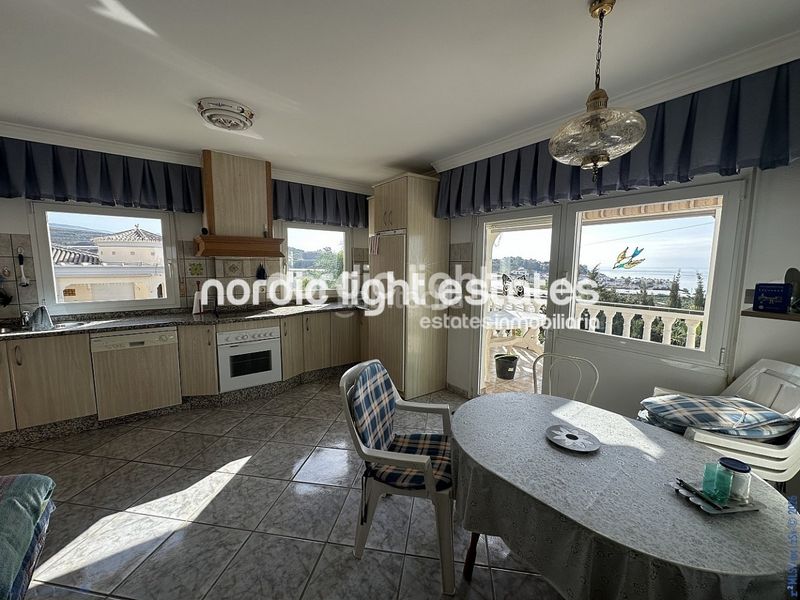 Foto e5f2fee8-aa2c-455d-8818-238ef4bcb6f3. Casa amb aparcament piscina a Trayamar Algarrobo