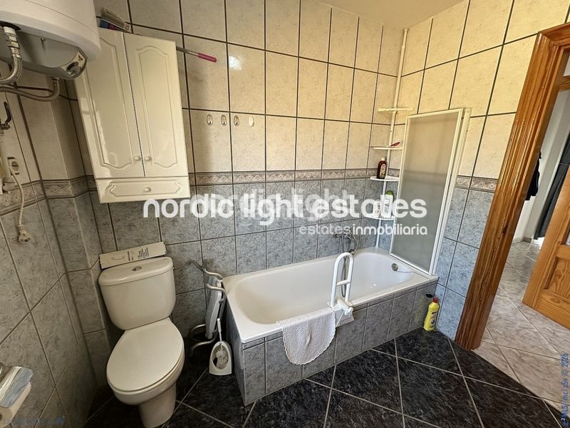 Foto ed18ae5e-c642-4a87-8714-cbd1554bca33. Casa amb aparcament piscina a Trayamar Algarrobo