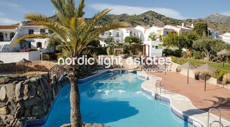 Foto 982723fd-66ba-42c4-ac6b-91eabaca85bd. Casa amb piscina a Capistrano Nerja