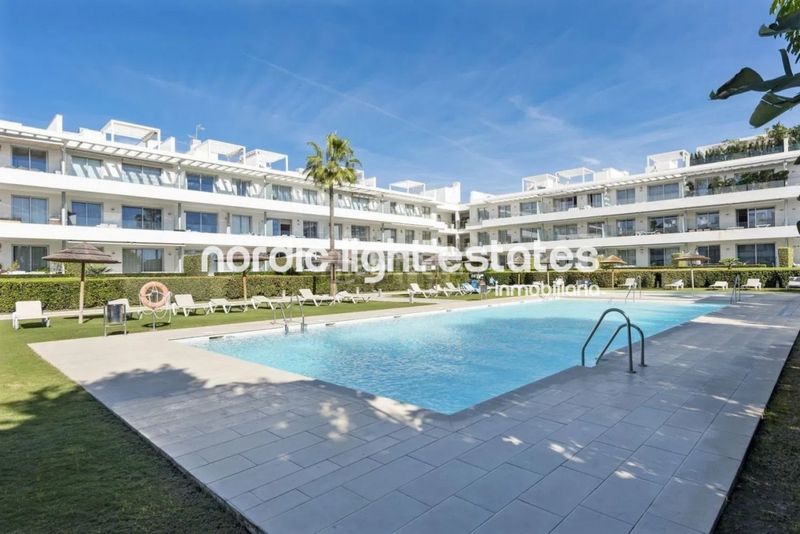 Foto cb4df423-54c1-4af8-aca8-d4e34d2313af. Pis amb aparcament piscina a Bel - Air Estepona