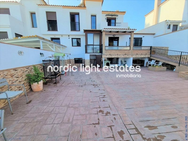 Foto ebcef179-4299-4a28-919e-b6c66e9d5912. Maison avec parking dans Urbanización Santa Rosa Torrox