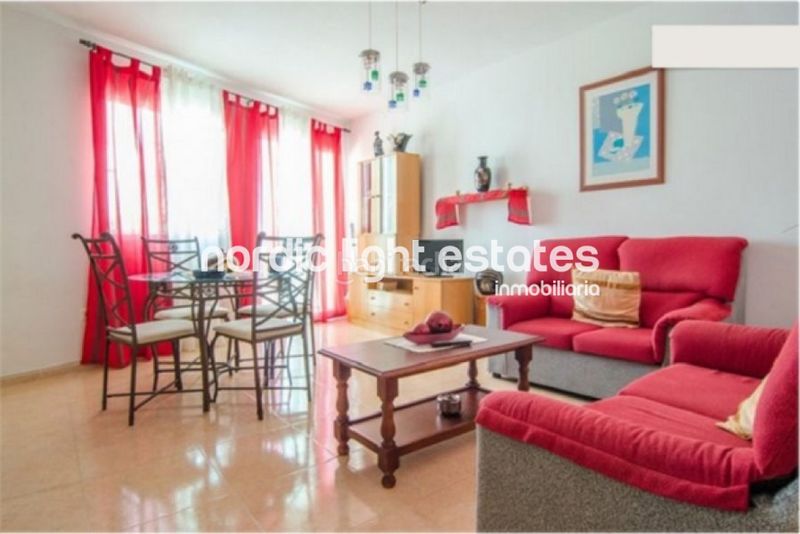 Foto 0fb542e6-1c9e-4579-9123-68380e0f8844. Rent flat with pool in Avda Pescia - Ctra de Frigiliana Nerja