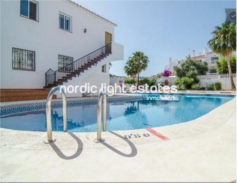 Foto ffbbc6f3-8edd-4120-a472-932d5e9080ae. Rent flat with pool in Avda Pescia - Ctra de Frigiliana Nerja