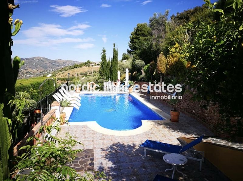Foto 497475fd-ea31-4c87-a91c-11853447528c. Maison avec piscine dans Frigiliana