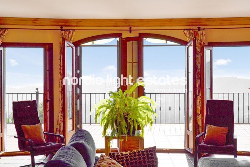 Foto 4d9b7da9-6600-4ba8-bf76-72ca7ea8a6dd. Maison avec piscine dans Frigiliana