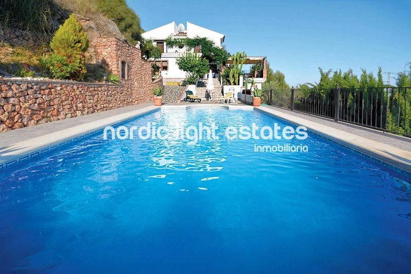 Foto 5f2a9af8-6ce5-4b37-a19f-70f7ebd66a46. Maison avec piscine dans Frigiliana