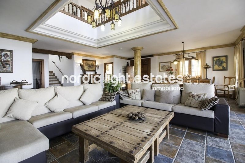 Foto c9a37248-e70f-459d-8760-385345c6d0fd. Maison avec piscine dans Frigiliana