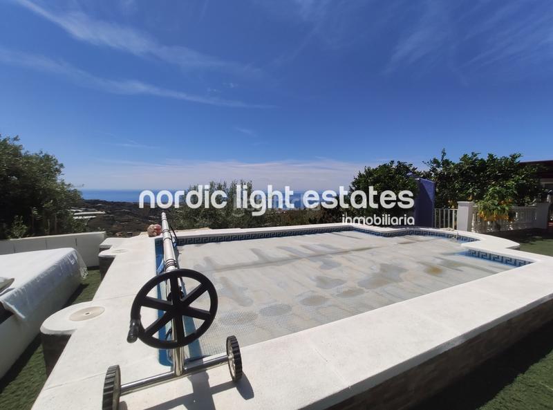 Foto 8b3a9b01-9c5a-4f10-8f11-5bca69bec305. Rent house with pool in Torrox pueblo Torrox