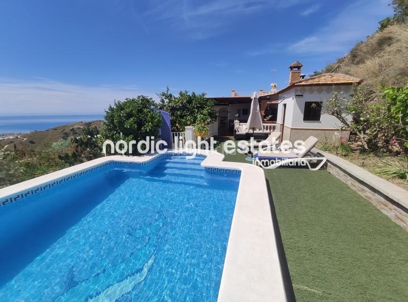 Foto a2fec53e-d6c0-4566-97d8-d41384d17ec0. Rent house with pool in Torrox pueblo Torrox