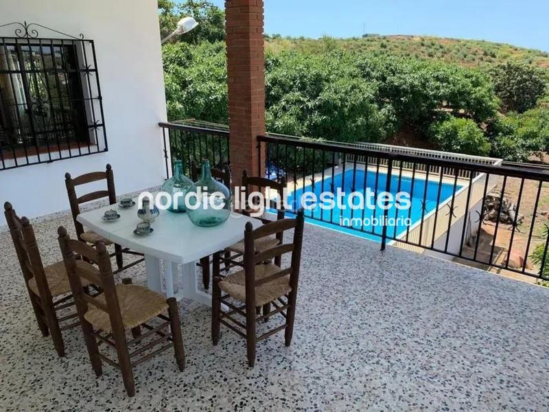 Foto b9311f36-b704-49e5-8033-368d26f01a80. Casa en Almayate Bajo