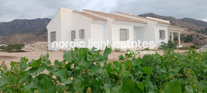 Foto d563e733-3f9c-4758-bed0-662a6f097cac. Casa amb piscina a Frigiliana