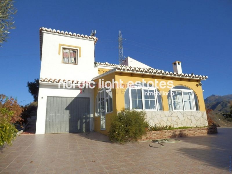Foto 38520343-945b-4fca-8e64-22d416a4b55f. Maison avec parking piscine dans Frigiliana