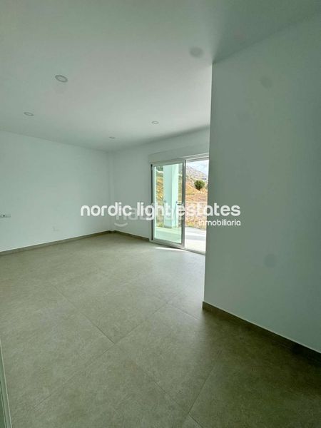 Foto 16be82ee-afe4-4d4b-9d08-16af6cd6366e. Maison avec parking piscine dans Capistrano Nerja