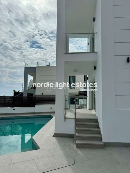 Foto cc5e32dc-f6ea-40e7-a6b5-a8d0d3984b66. Maison avec parking piscine dans Capistrano Nerja