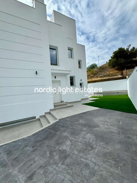 Foto db3f6f40-db48-47ac-aeb8-51e634186515. Maison avec parking piscine dans Capistrano Nerja