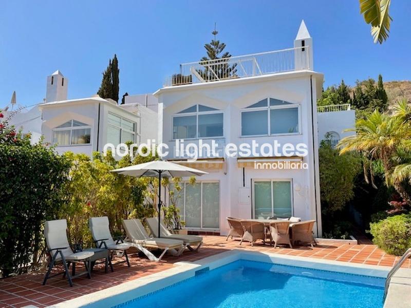 Foto d2b8dc4a-f8c1-446d-b276-71ffd2c2ecd2. House with pool in Capistrano Nerja