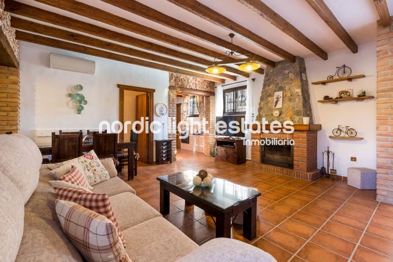 Foto 3d5c426c-8bad-47b9-b33a-4459a979d850. Miete etagenwohnung mit pool in Almijara Nerja