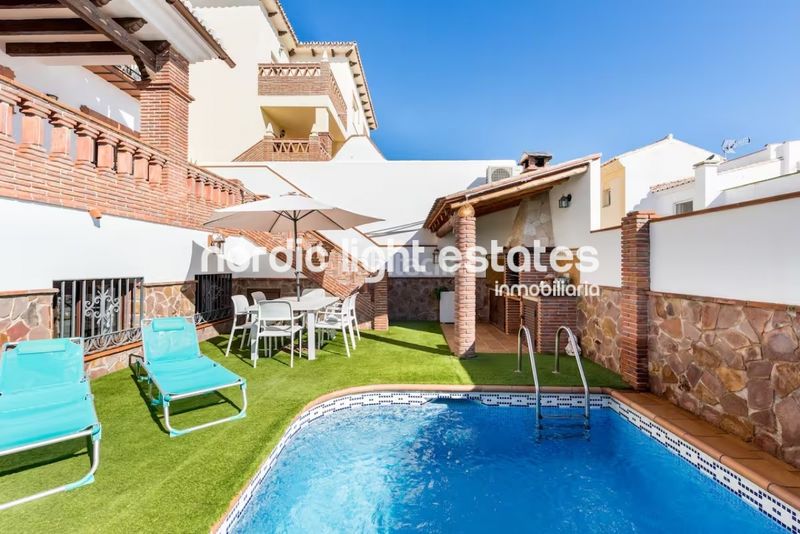 Foto ca22f8e8-4a5e-4cdf-959d-865e2f160a1b. Miete etagenwohnung mit pool in Almijara Nerja