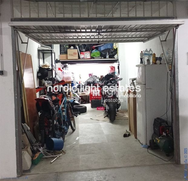 Foto 1fca0b35-debd-47c0-8e00-812c971df1de. Parking coche en Burriana Nerja