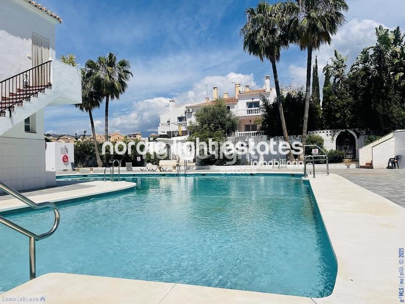 Foto 1a410641-5a19-4bdd-aebd-92561585c437. Piso en Avda Pescia - Ctra de Frigiliana Nerja