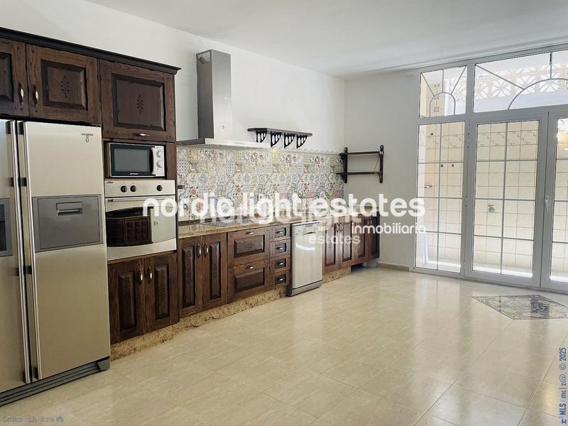 Foto 52a27c91-f963-4339-8add-ffef0f50161d. Piso en Avda Pescia - Ctra de Frigiliana Nerja