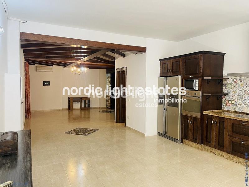 Foto 5a0ea409-3a6e-47de-9608-b9be513ba794. Piso en Avda Pescia - Ctra de Frigiliana Nerja