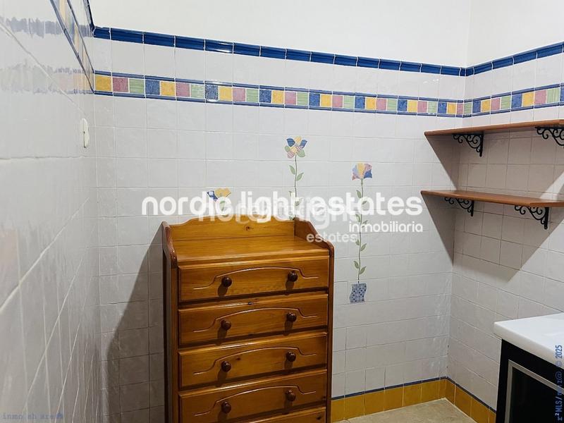 Foto a9021f47-f013-4e60-8066-3fed704bb65e. Piso en Avda Pescia - Ctra de Frigiliana Nerja
