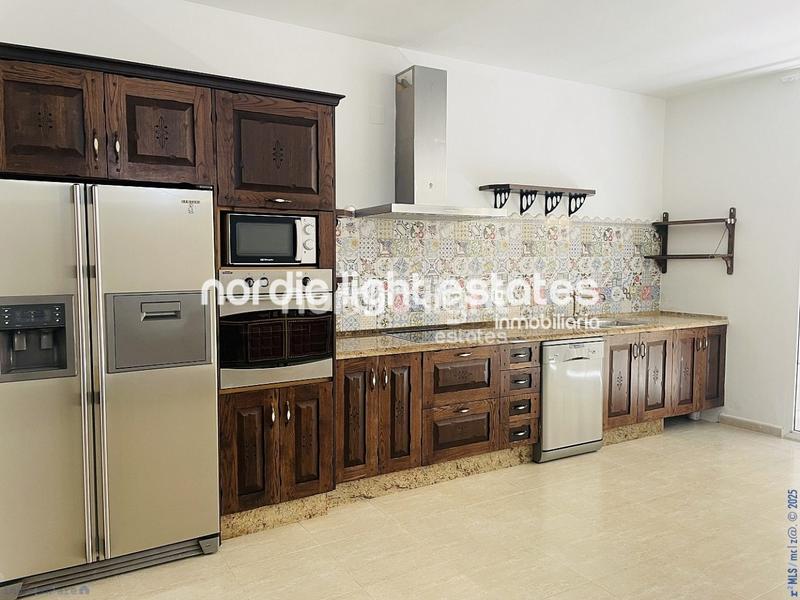 Foto d846ca31-5e22-4a22-9111-a70b273a663c. Piso en Avda Pescia - Ctra de Frigiliana Nerja