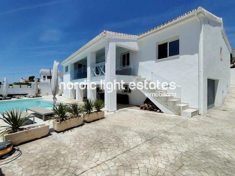 Foto a90019e8-f313-4a3f-b558-3121cfa60ac6. Casa amb aparcament piscina a Capistrano Nerja