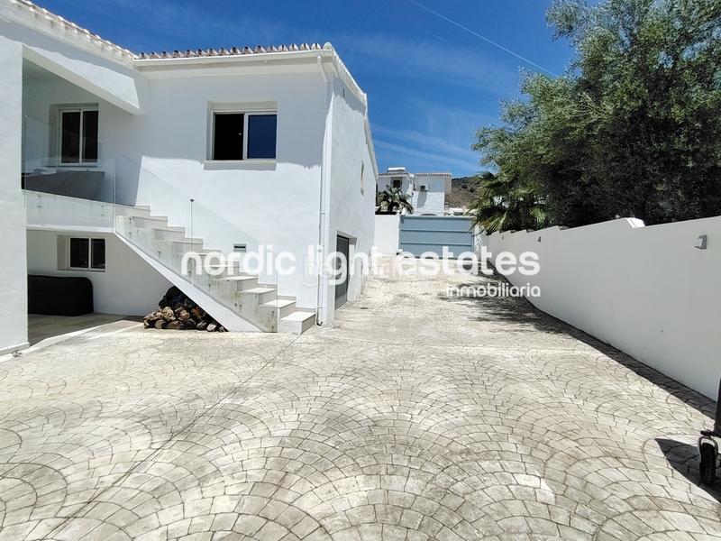 Foto e156a51c-ec77-48b9-aad4-4c4cbcbb5ee0. Casa amb aparcament piscina a Capistrano Nerja