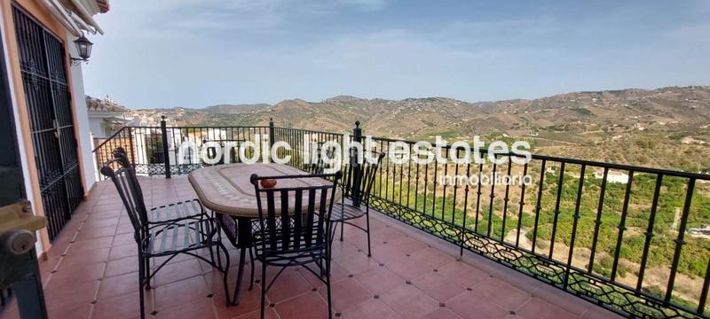 Foto c14e09a5-c66e-468e-b0fe-8d847c4b0ad8. Casa con parcheggio piscina in Frigiliana