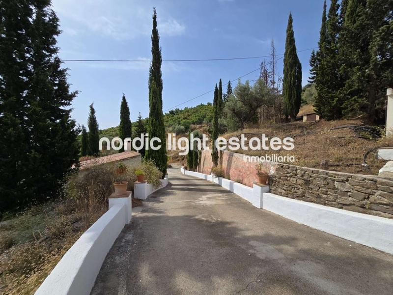 Foto ece354e1-195c-4021-b9c6-9a5af4e89064. Haus mit pool in Torrox pueblo Torrox