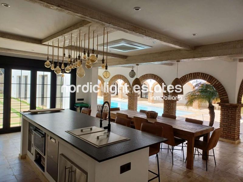 Foto a60532c4-1d15-4068-89fc-f1399f28ac4f. House with parking pool in Coín