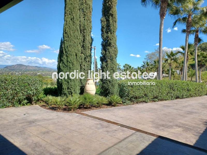 Foto a8283df9-1ce5-43e3-83e3-32d862953851. House with parking pool in Coín