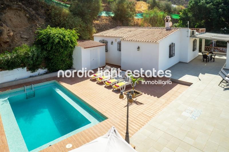 Foto 46a76bc1-6cc2-4af5-9b4c-f16379555870. Maison avec piscine dans Torrox pueblo Torrox