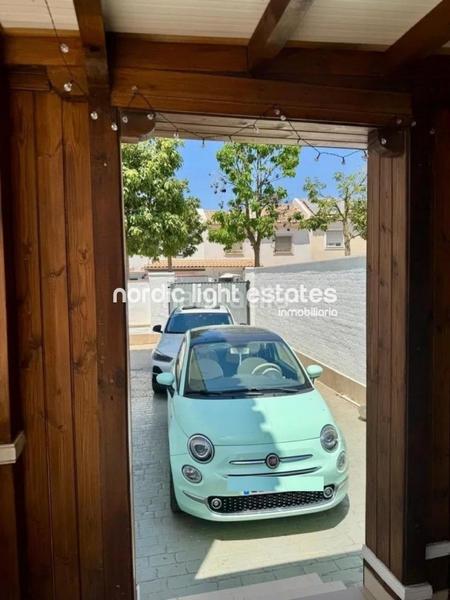 Foto f46b529a-d341-42c4-9de7-16b26ff9429e. Maison avec parking piscine dans Santa Isabel Málaga