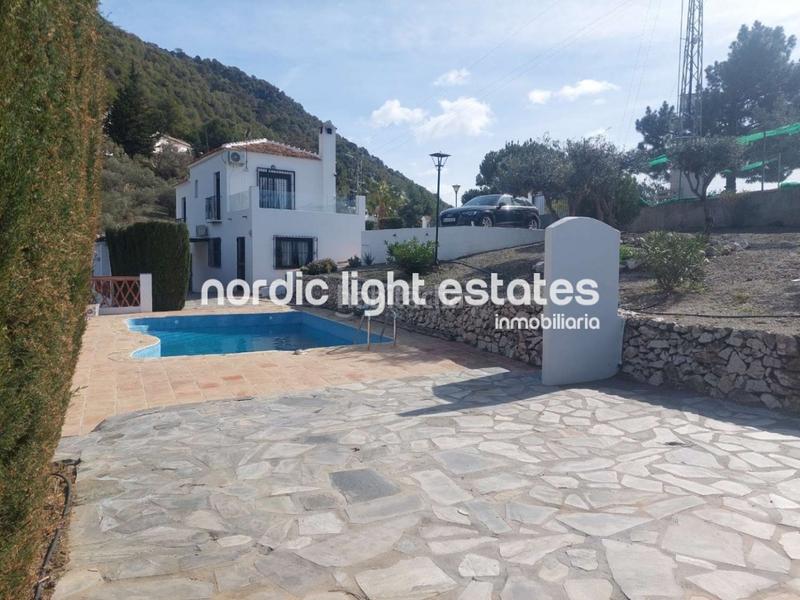 Foto eb4d77ee-3f67-4049-9b47-a6d3776870a4. Casa amb piscina a Frigiliana