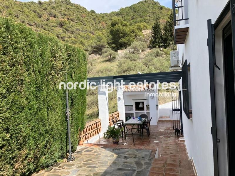 Foto f75feead-6da0-45af-b1b2-07bb37bbcdbc. Casa amb piscina a Frigiliana
