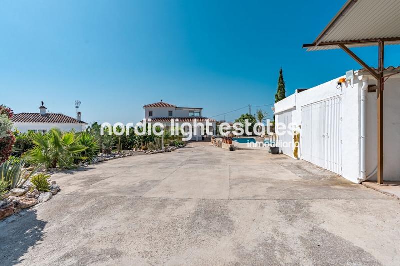 Foto 00ddfcc0-3896-45e2-810f-741c3f47ebaa. Haus mit parking pool in Avda Pescia - Ctra de Frigiliana Nerja