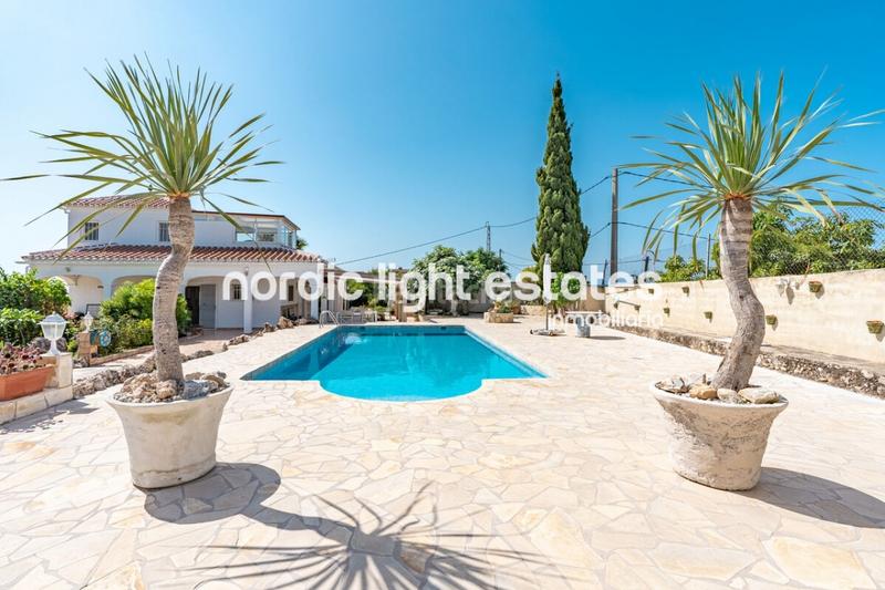 Foto 35e13aab-7b0b-4701-82bf-5202a4f54984. Haus mit parking pool in Avda Pescia - Ctra de Frigiliana Nerja