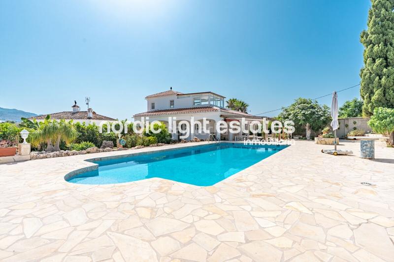 Foto 45fdad69-d78c-4caa-8bde-15d6359b030f. House with parking pool in Avda Pescia - Ctra de Frigiliana Nerja