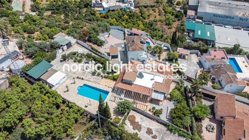 Foto 9ca74973-8c7d-45c6-9d06-8d28b6858900. House with parking pool in Avda Pescia - Ctra de Frigiliana Nerja