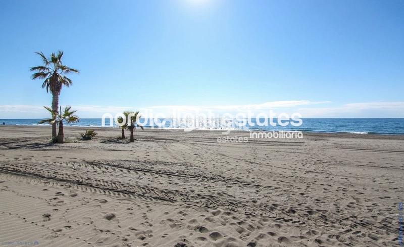 Foto db695639-a380-430b-a534-2b52430c8de0. Flat with parking pool in Laguna Beach Torrox