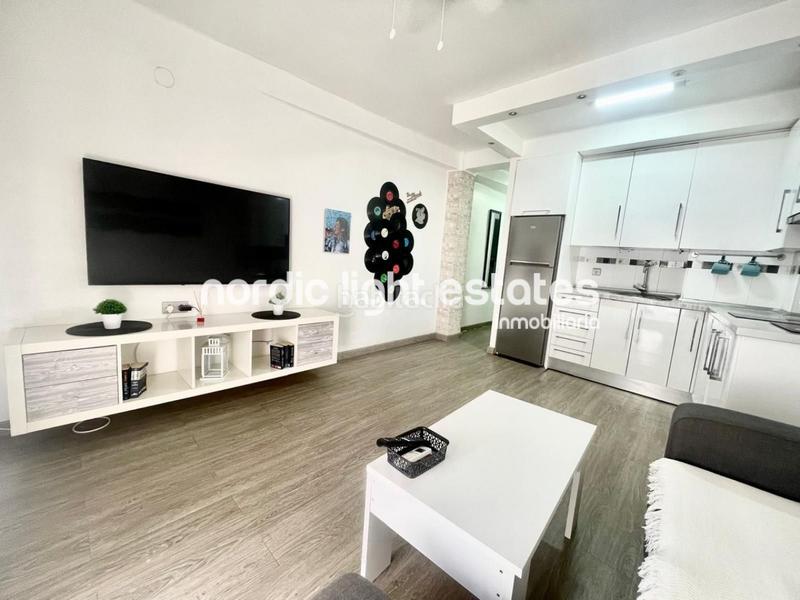 Foto f39b8d40-53df-47a7-a42d-798852374e7c. Piso en Centro Nerja