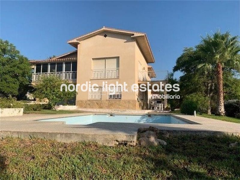 Foto f1e4dee4-04f8-4b02-ad42-4bb41229dcb4. Maison avec parking piscine dans Avda Pescia - Ctra de Frigiliana Nerja