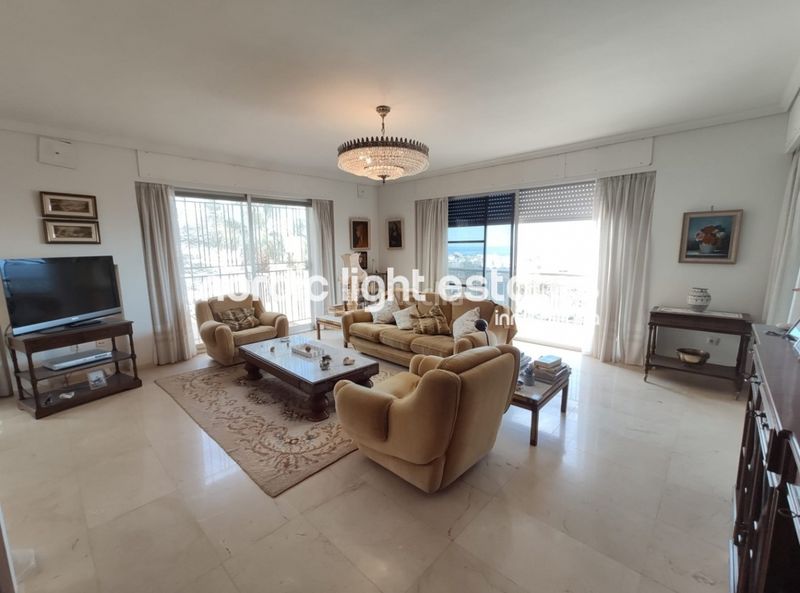 Foto ff5323ce-fc18-41c8-8185-57073a7eb315. Maison avec parking piscine dans Avda Pescia - Ctra de Frigiliana Nerja