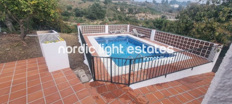 Foto 4334c0cc-5d0a-49b9-b63c-1b1ca27500a1. Casa amb piscina a Frigiliana