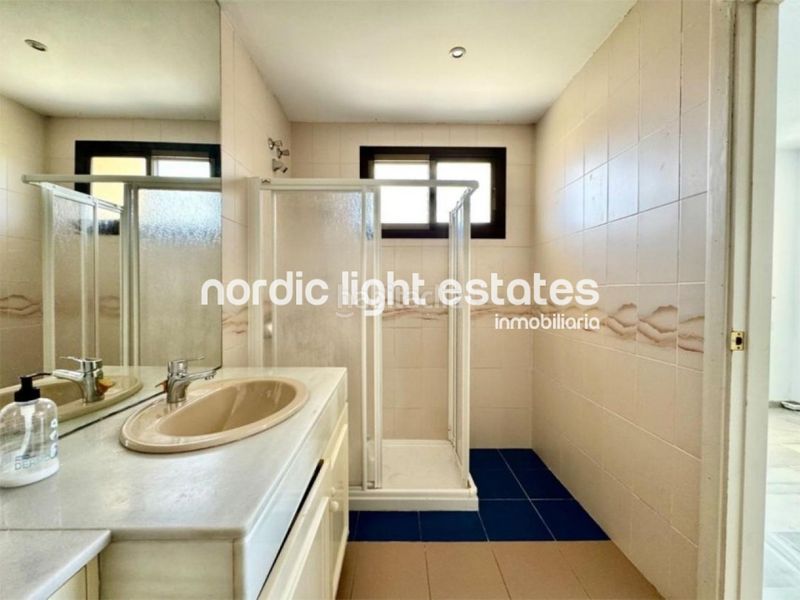 Foto 6119498b-f9ab-438d-95b1-cc8c7274ca3b. Pis amb aparcament piscina a La Carihuela - Los Nidos Torremolinos