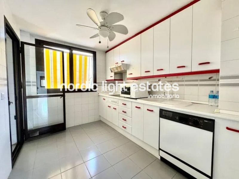 Foto 770d950e-cbec-4641-b59d-2ef143d00bfa. Pis amb aparcament piscina a La Carihuela - Los Nidos Torremolinos